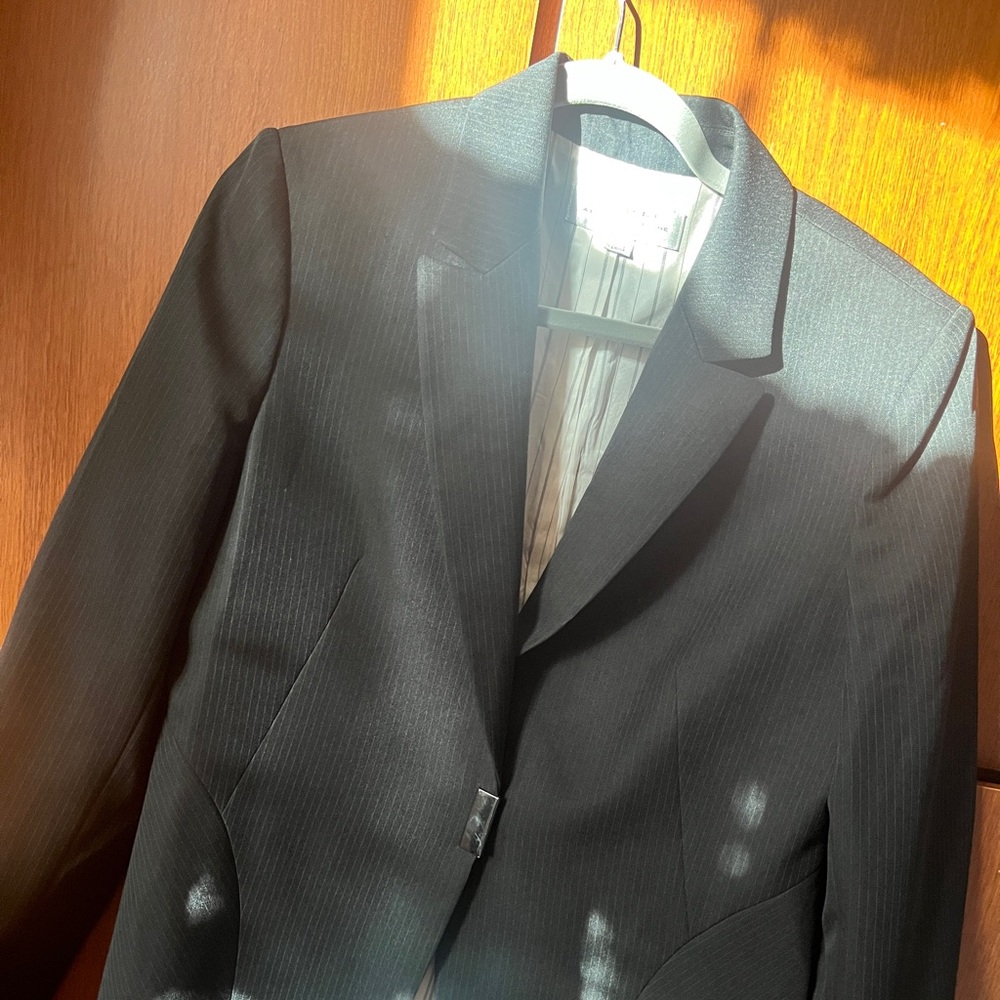 Women’s Black Tahari Blazer